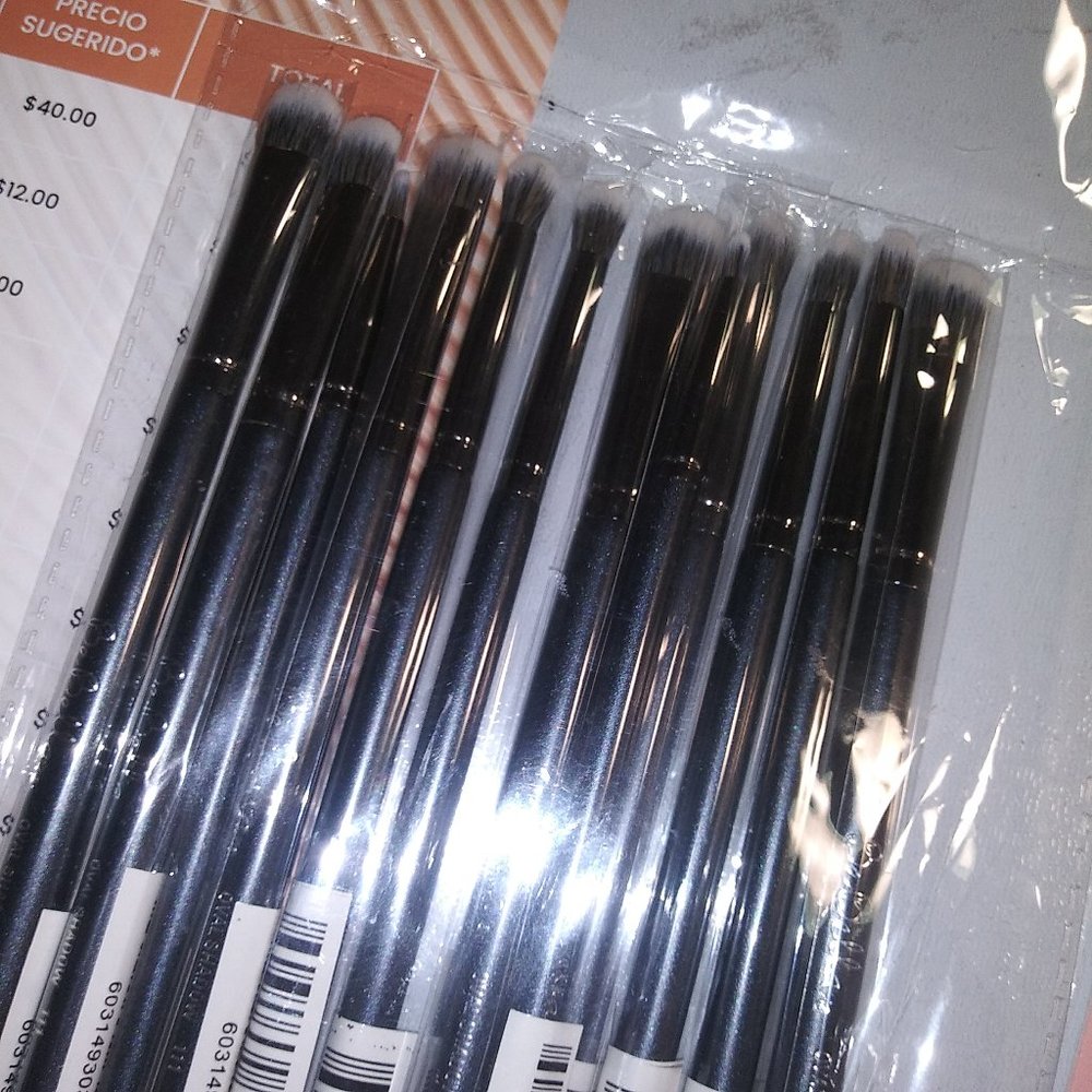 Makeup Brushes (there are not all different)